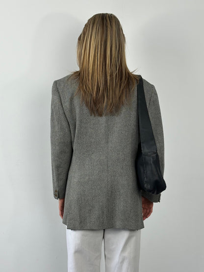 Burberry 1990s pure wool herringbone blazer in XL, showing classic tailored fit and beige-brown herringbone pattern.