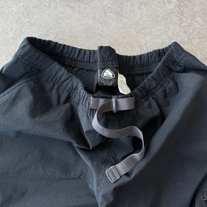 Nike ACG 2000s technical cargo shorts (M)
