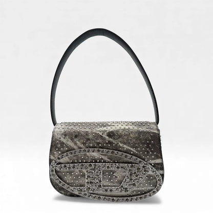 https://cdn.shopify.com/s/files/1/0564/9376/8855/files/Diesel_Schultertasche_1DR_crystal_multicolor_leder_5675.webp?v=1765451622