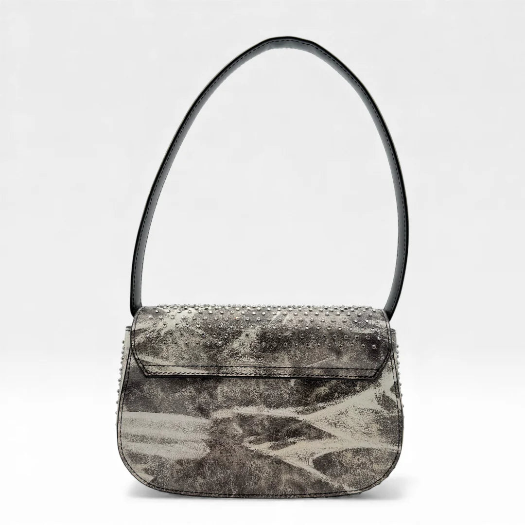 https://cdn.shopify.com/s/files/1/0564/9376/8855/files/Diesel_Schultertasche_1DR_crystal_multicolor_leder_5676.webp?v=1765451623