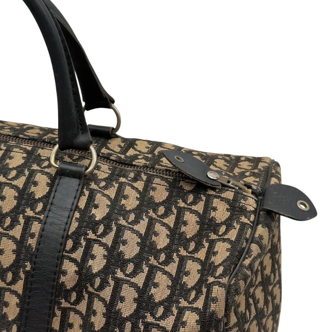 https://cdn.shopify.com/s/files/1/0564/9376/8855/files/Dior_Handtasche_Boston_40_vintage_monogram_beige___blau_13.webp?v=1784124989