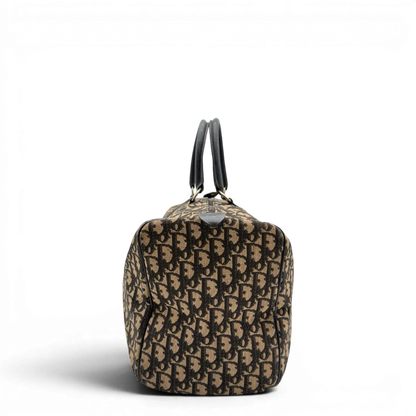 https://cdn.shopify.com/s/files/1/0564/9376/8855/files/Dior_Handtasche_Boston_40_vintage_monogram_beige___blau_3.webp?v=1784124989
