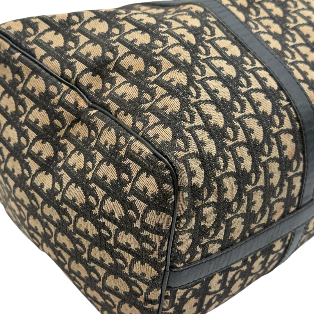 https://cdn.shopify.com/s/files/1/0564/9376/8855/files/Dior_Handtasche_Boston_40_vintage_monogram_beige___blau_7.webp?v=1784124989