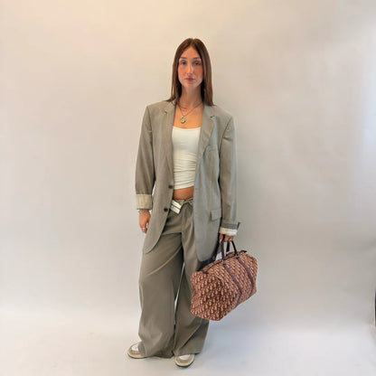 https://cdn.shopify.com/s/files/1/0564/9376/8855/files/Dior_Handtasche_Boston_40_vintage_monogram_beige_rotIMG_1285.webp?v=1784247349