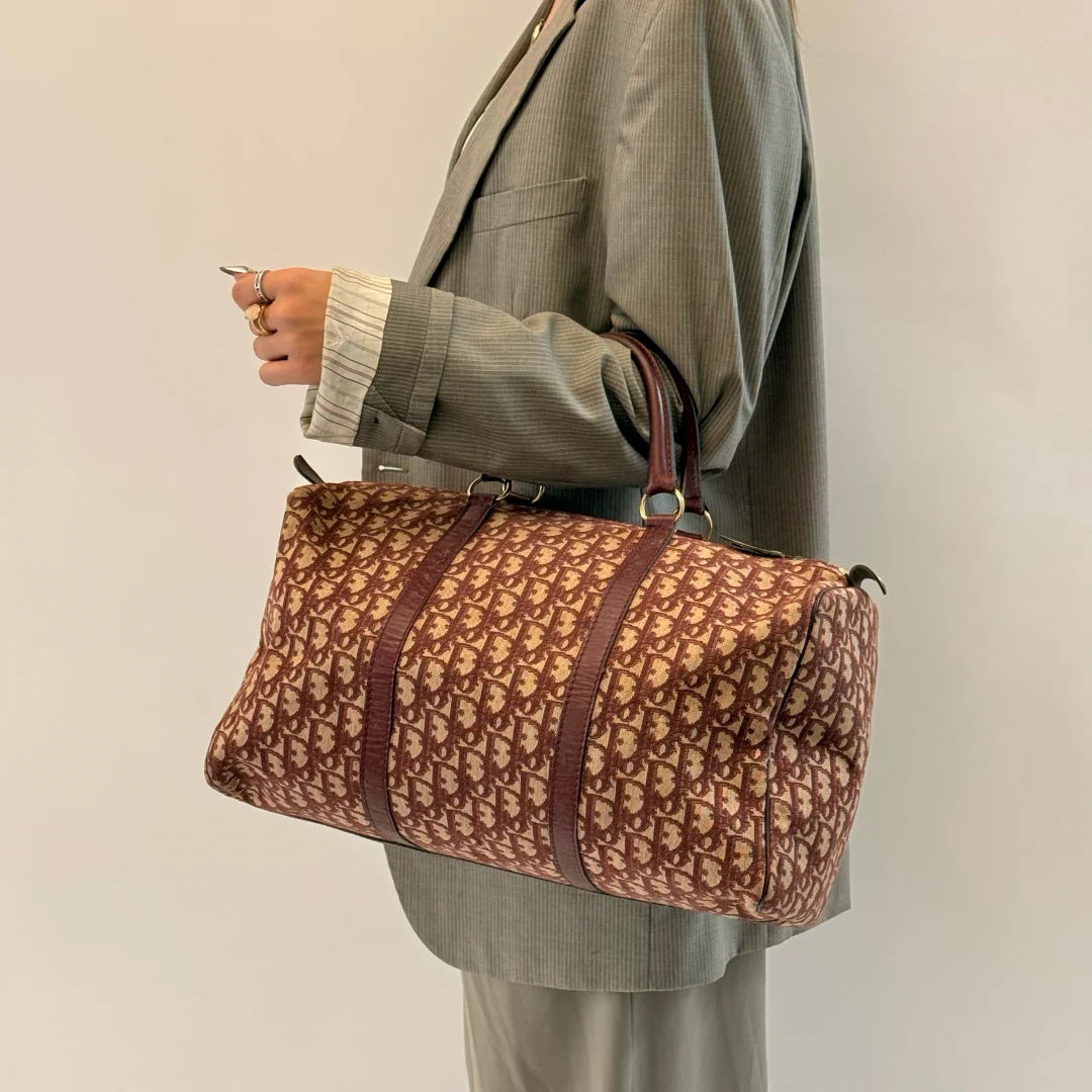 https://cdn.shopify.com/s/files/1/0564/9376/8855/files/Dior_Handtasche_Boston_40_vintage_monogram_beige_rotIMG_1287.webp?v=1784247348