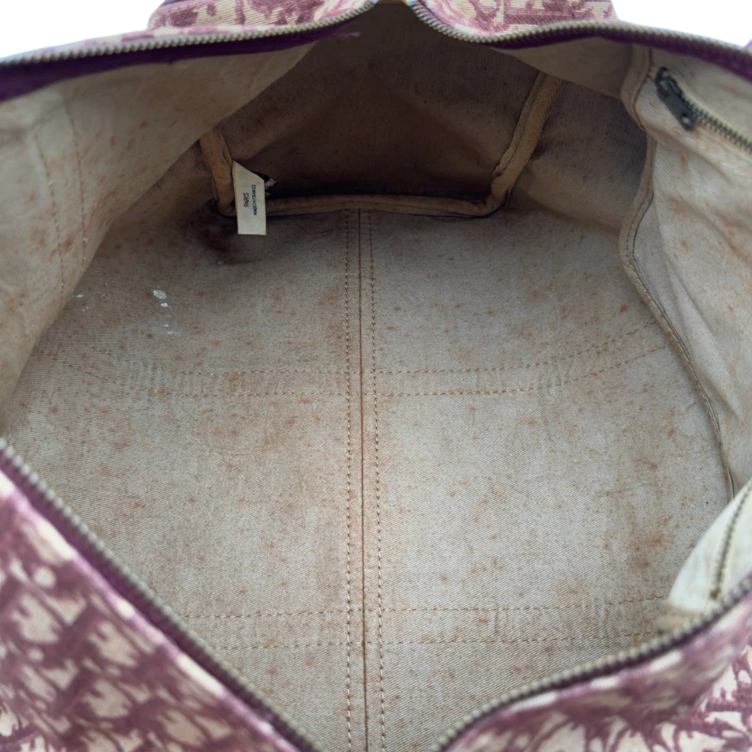 https://cdn.shopify.com/s/files/1/0564/9376/8855/files/Dior_Handtasche_Boston_40_vintage_monogram_beige_rot_23.webp?v=1784247348