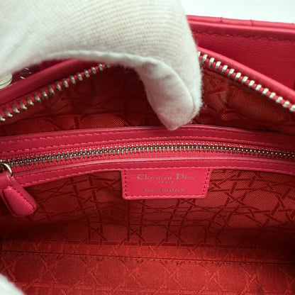 https://cdn.shopify.com/s/files/1/0564/9376/8855/files/Dior_Handtasche_Lady_Dior_aus_Lammleder_rosa_vintage_handbag2737.webp?v=1762520810