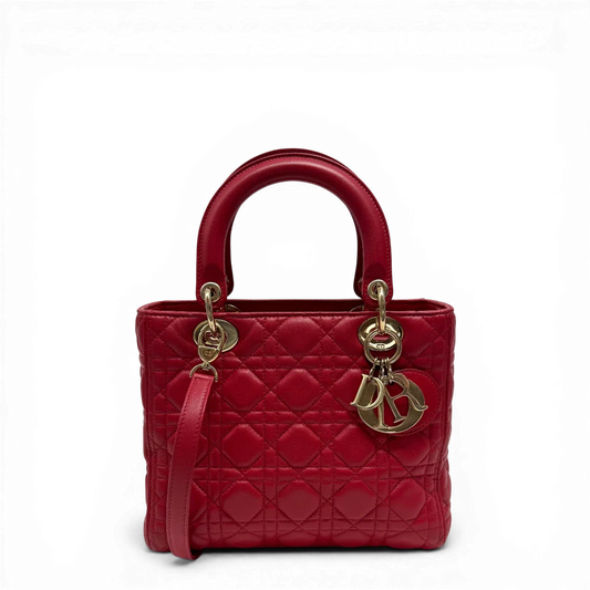 https://cdn.shopify.com/s/files/1/0564/9376/8855/files/Dior_Handtasche_Lady_Dior_medium_Lammleder_rot_vintage0041.webp?v=1775657790