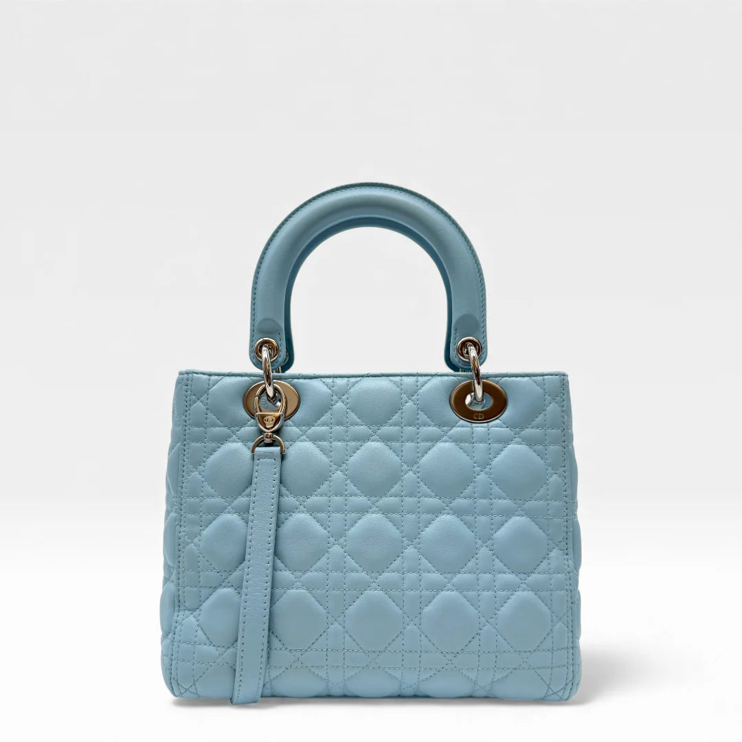 https://cdn.shopify.com/s/files/1/0564/9376/8855/files/Dior_Handtasche_Lady_Dior_medium_aus_Lammleder_hellblau_vintage_handbag_5149.webp?v=1766067717