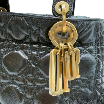 https://cdn.shopify.com/s/files/1/0564/9376/8855/files/Dior_Handtasche_Lady_Dior_medium_aus_Lammleder_schwarz_vintage8414.webp?v=1780486576