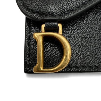 https://cdn.shopify.com/s/files/1/0564/9376/8855/files/Dior_Saddle_Bloom_Kartenetui_vintage_cardholder3517.webp?v=1763133934
