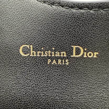 https://cdn.shopify.com/s/files/1/0564/9376/8855/files/Dior_Saddle_Bloom_Kartenetui_vintage_cardholder3523.webp?v=1763133934