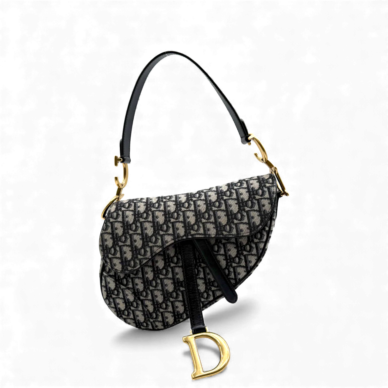https://cdn.shopify.com/s/files/1/0564/9376/8855/files/Dior_Schultertasche_Saddle_bag_monogram_beige___blau_vintage_shoulder_bag4222.webp?v=1764852098