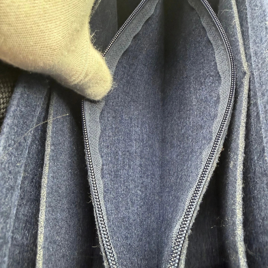 https://cdn.shopify.com/s/files/1/0564/9376/8855/files/Dior_Shopper_Book_Tote_bag_aus_Canvas_blau_vintage7373.webp?v=1779960155