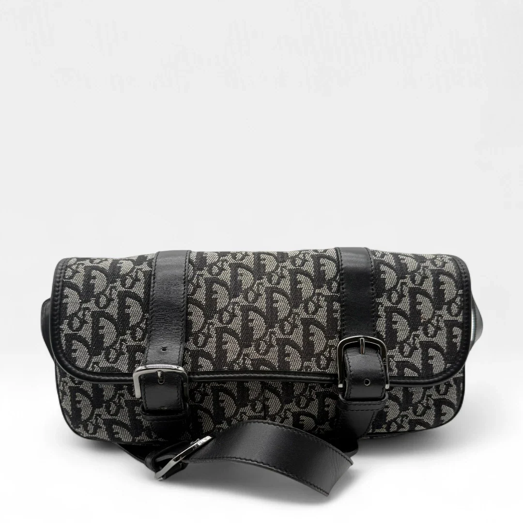 https://cdn.shopify.com/s/files/1/0564/9376/8855/files/Dior_Umhangetasche_mit_Schnallen_monogram_beige___schwarz_vintage_designer_crossbody7312.webp?v=1756379546