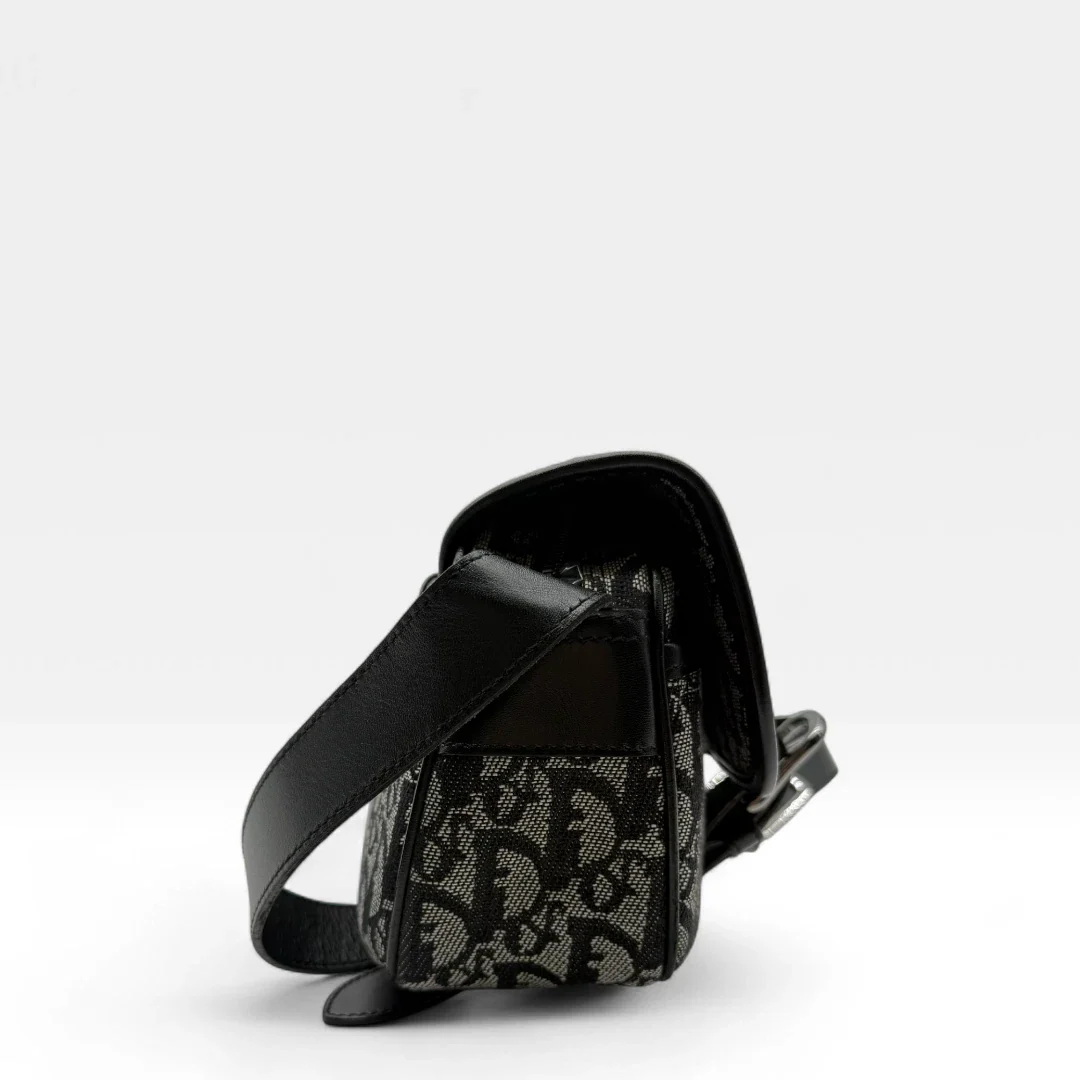 https://cdn.shopify.com/s/files/1/0564/9376/8855/files/Dior_Umhangetasche_mit_Schnallen_monogram_beige___schwarz_vintage_designer_crossbody7313.webp?v=1756379694