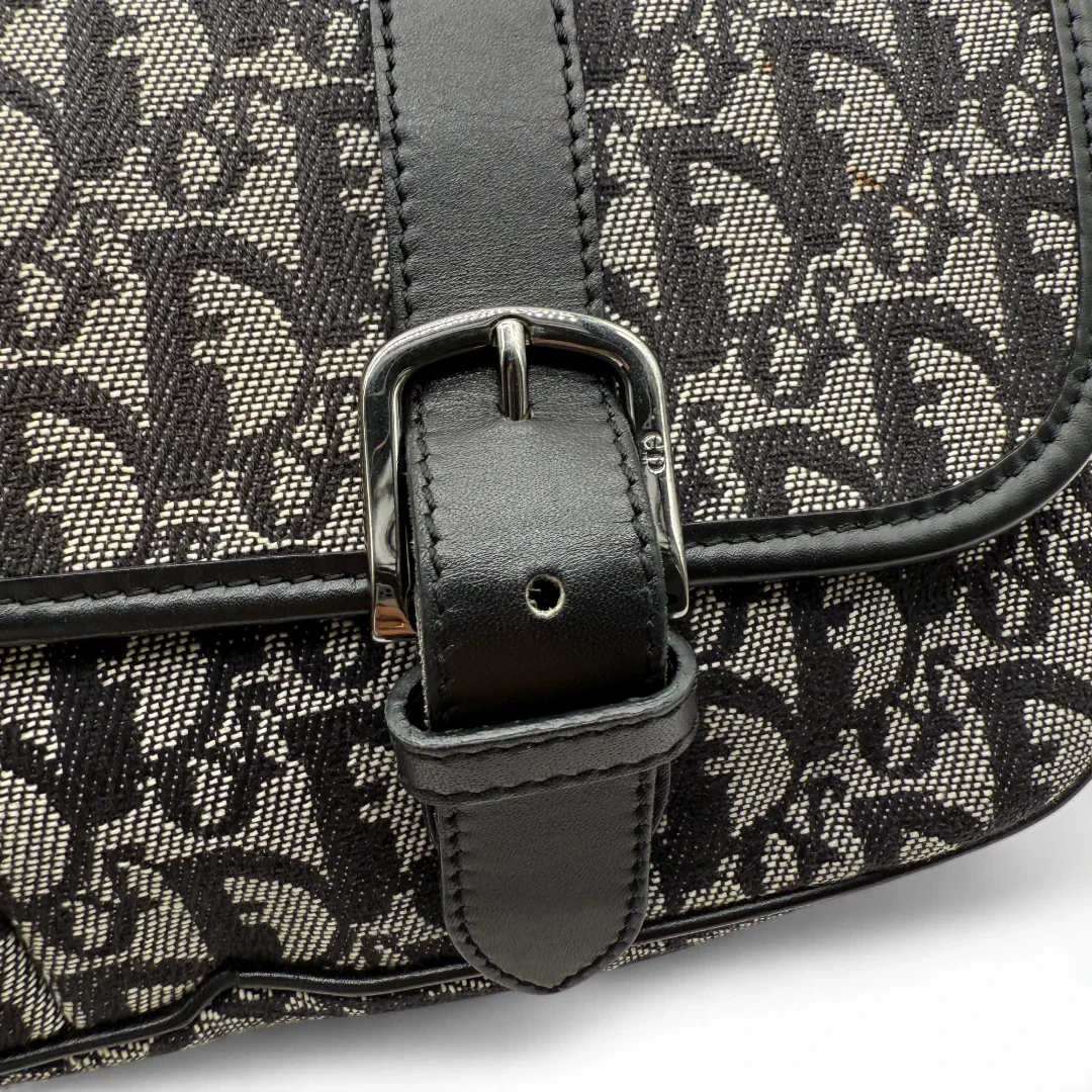 https://cdn.shopify.com/s/files/1/0564/9376/8855/files/Dior_Umhangetasche_mit_Schnallen_monogram_beige___schwarz_vintage_designer_crossbody7323.webp?v=1756379694