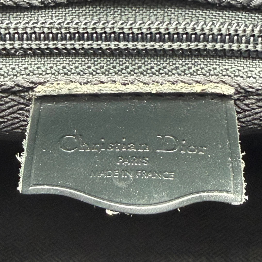https://cdn.shopify.com/s/files/1/0564/9376/8855/files/Dior_Umhangetasche_monogram_schwarz_vintage_crossbody15_f584e911-8215-49e2-b17d-4fbddd819661.webp?v=1760349946