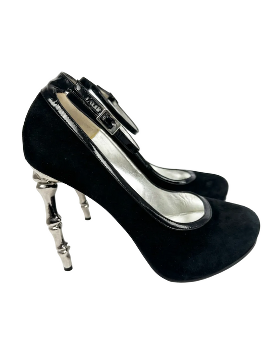 https://cdn.shopify.com/s/files/1/0900/2729/5066/files/Dsquared_F_W_2010_Bone_Heels.png?v=1779115888