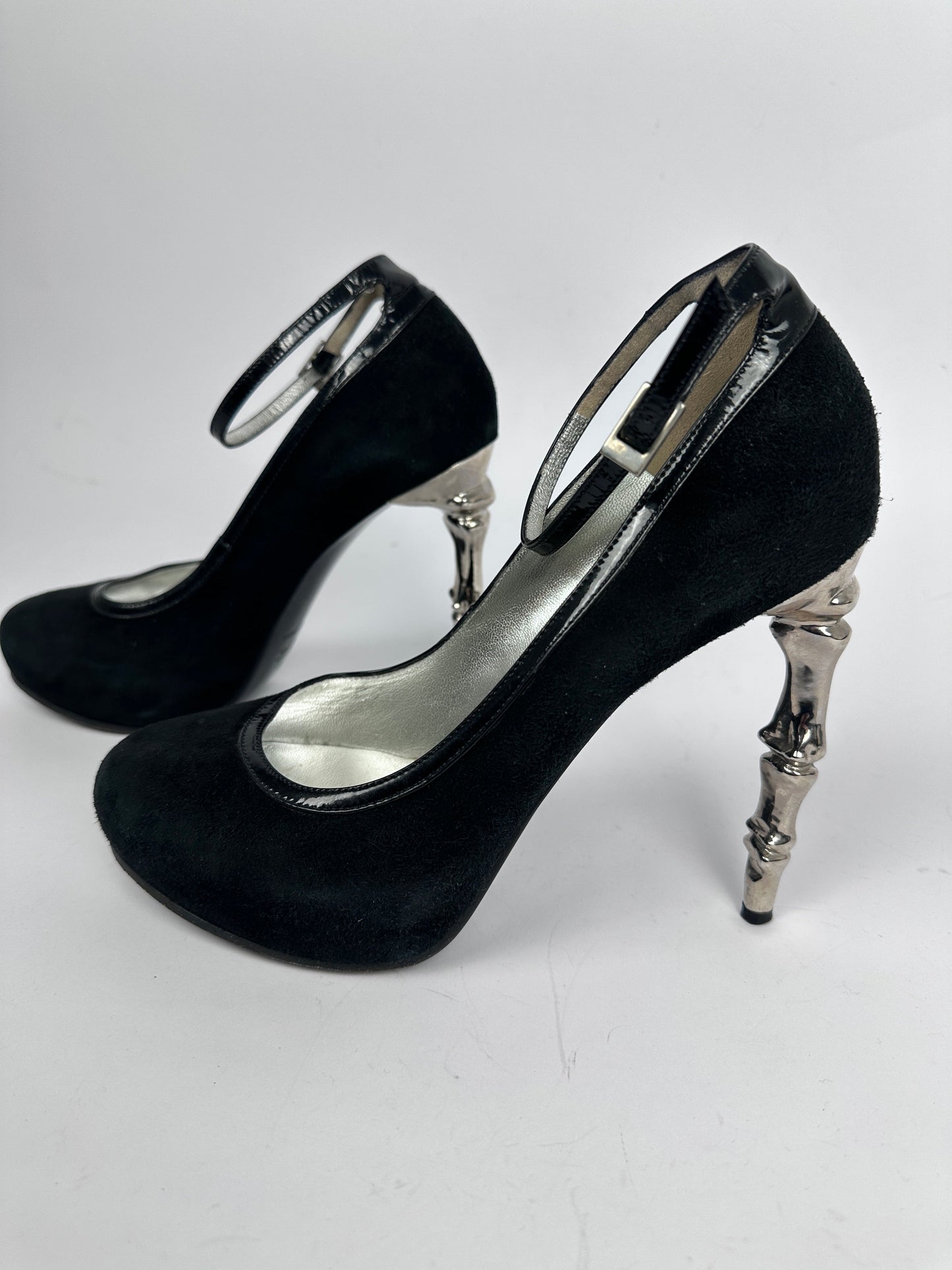 https://cdn.shopify.com/s/files/1/0900/2729/5066/files/Dsquared_F_W_2010_Bone_Heels_Side.jpg?v=1779115267