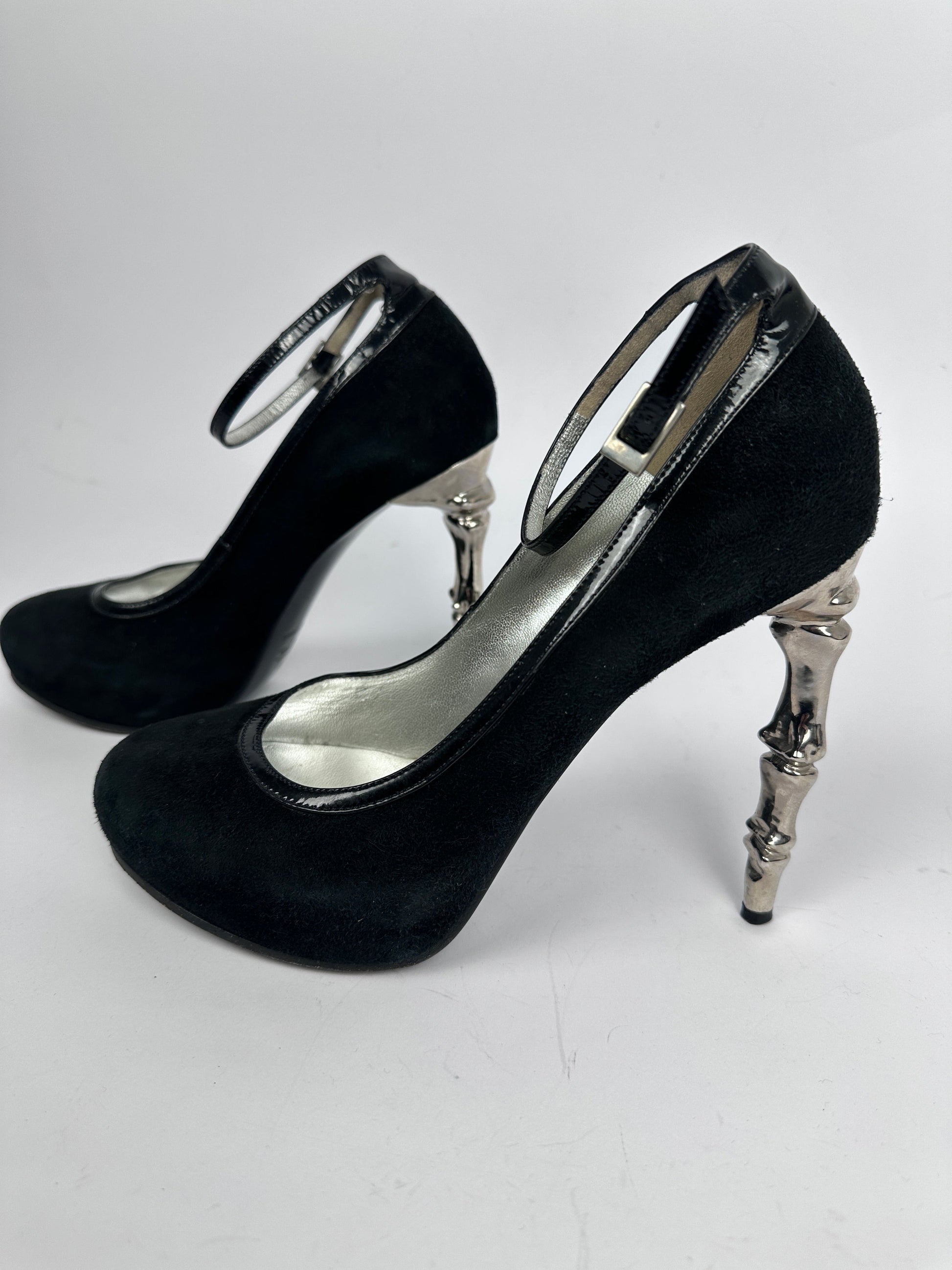 https://cdn.shopify.com/s/files/1/0900/2729/5066/files/Dsquared_F_W_2010_Bone_Heels_Side.jpg?v=1779115267