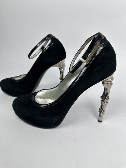 https://cdn.shopify.com/s/files/1/0900/2729/5066/files/Dsquared_F_W_2010_Bone_Heels_Side.jpg?v=1779115267