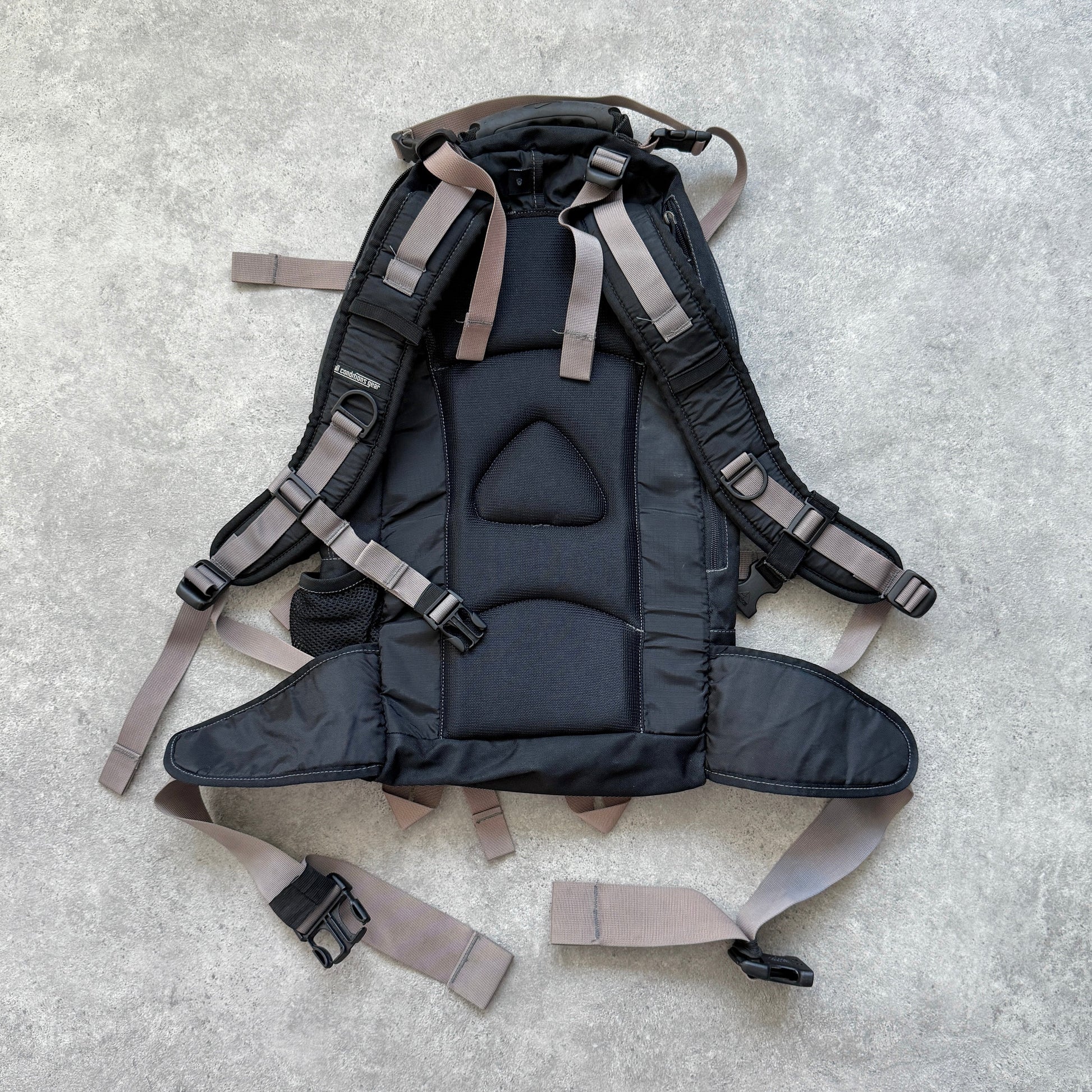 Nike ACG 1990s 40L technical backpack (22”x15”) – Known Source