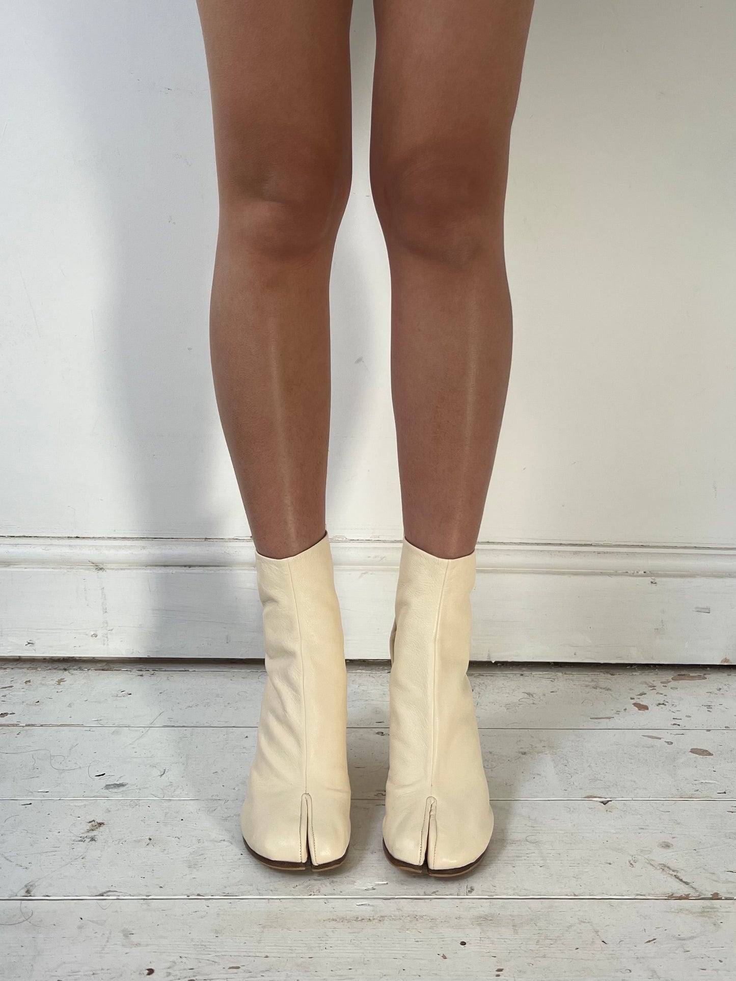 MARGIELA CREAM TABI BOOTS (EU 37) | DEFAULT TITLE, Cream