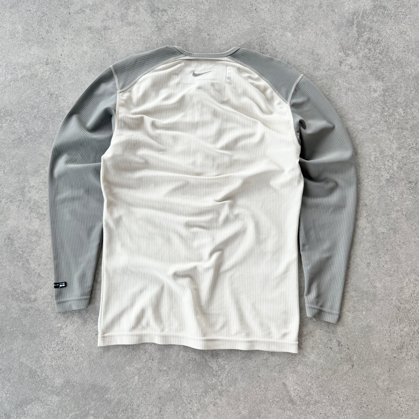 Nike ACG RARE 1990s ribbed base layer t-shirt (M)