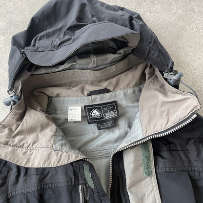 Nike ACG RARE 2000s technical storm-fit shell jacket (L)