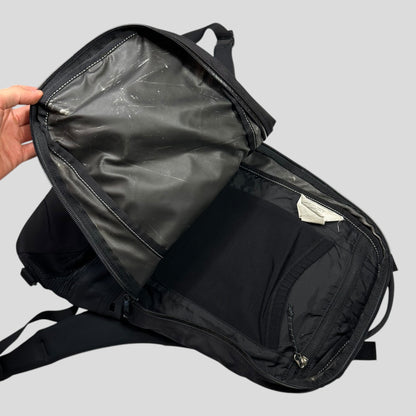 Arc’teryx Arro 22 Waterproof Backpack - 24k Gold | O/S, Black