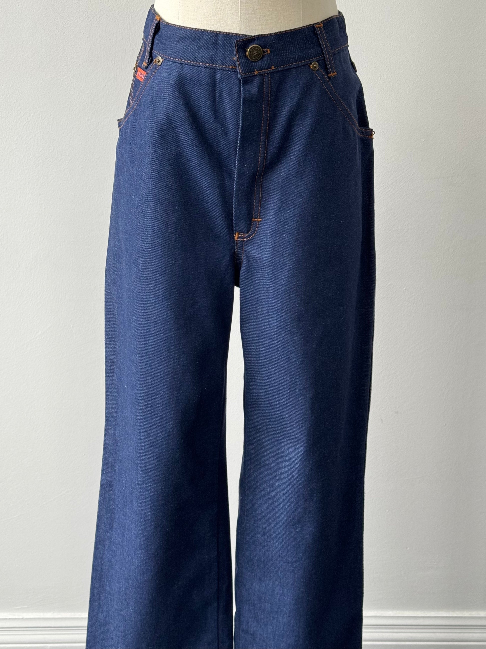 Vintage Italian 1990s straight-leg high-waisted denim jeans, W28, with classic blue wash and vintage stitching details.