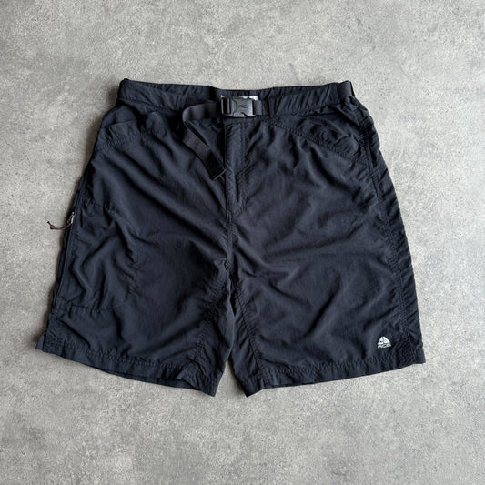 Nike ACG 1990s technical cargo shorts (L)
