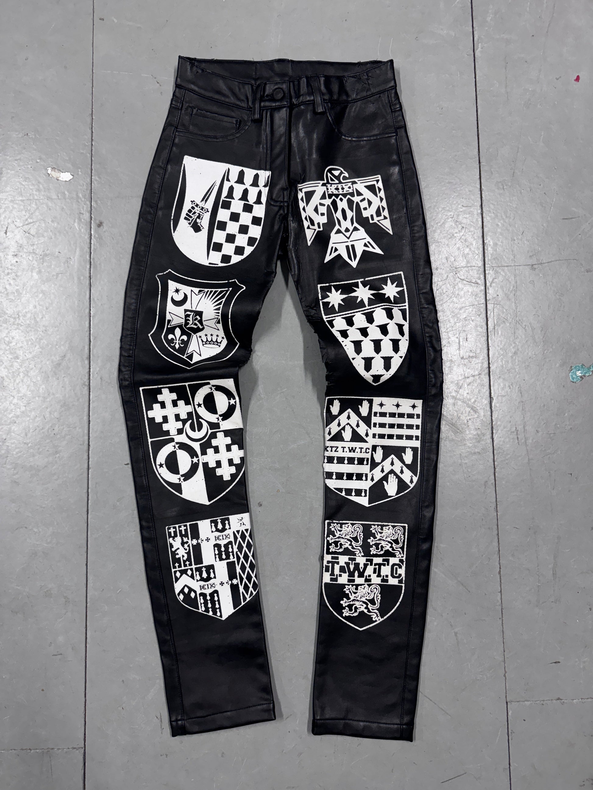 https://cdn.shopify.com/s/files/1/0909/3598/4473/files/EED4E2C2-225E-440B-9B4C-66EE30D48A3B.jpg?v=1767368973