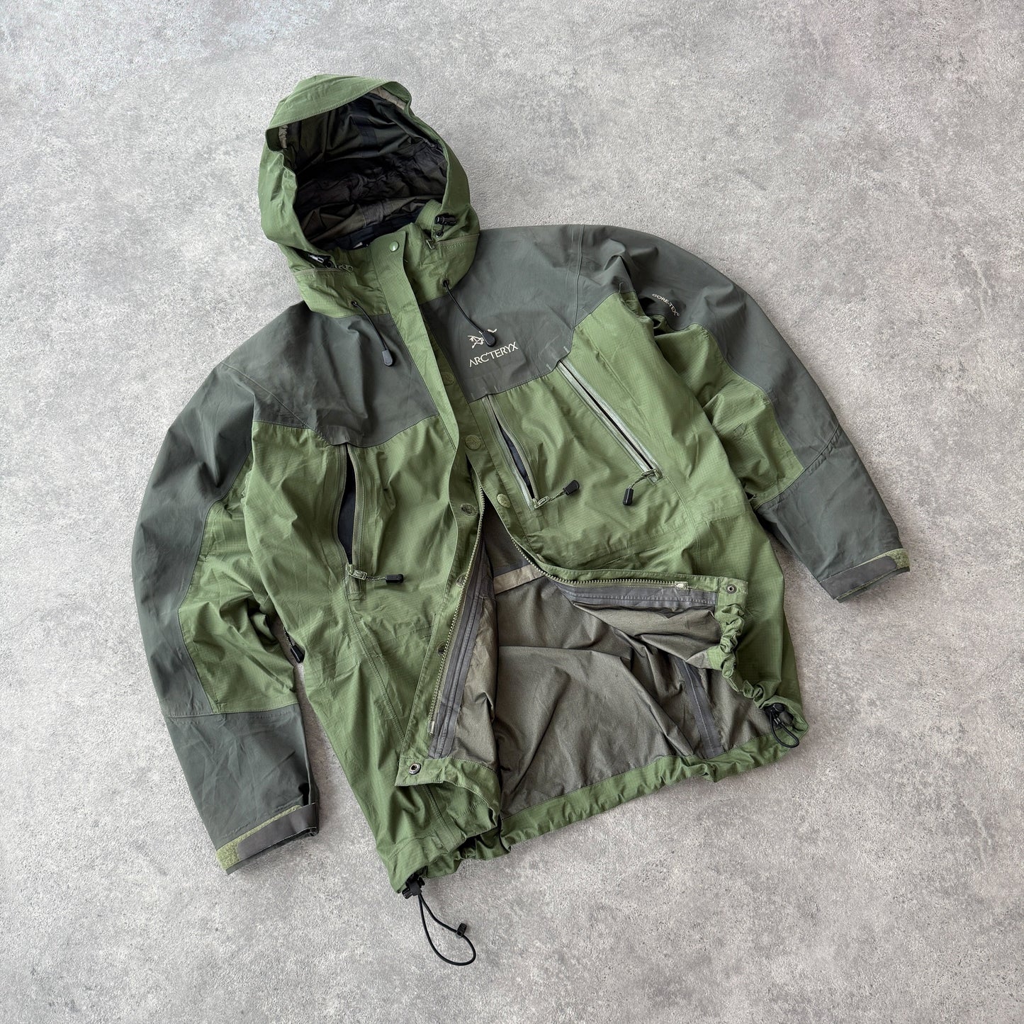 Arc’teryx 2003 Theta AR Gore-tex technical shell jacket (L)