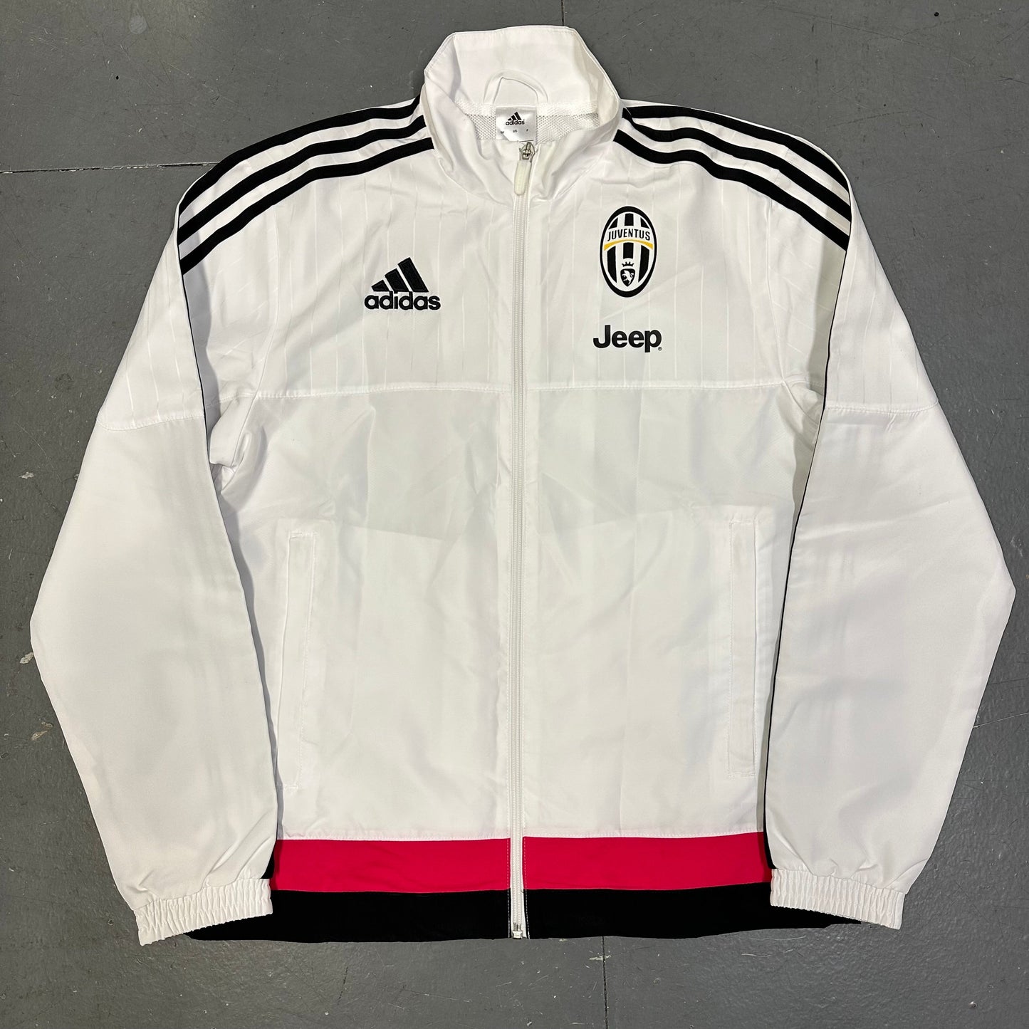 Adidas Juventus 2015/16 Tracksuit In White & Black ( S )