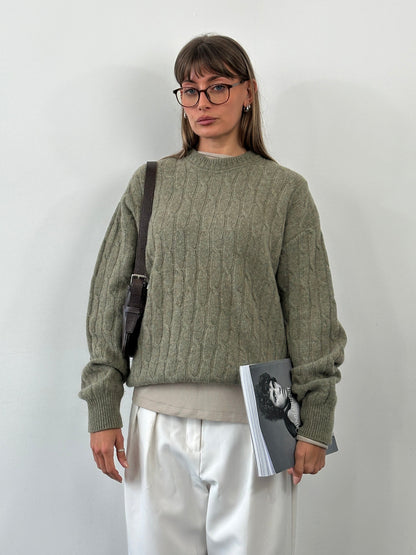 Vintage Italian 1990s wool knitted jumper in XL, showcasing a cozy, textured knit with a classic retro design.