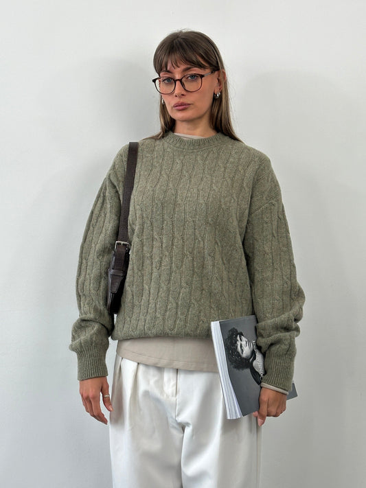 Vintage Italian 1990s wool knitted jumper in XL, showcasing a cozy, textured knit with a classic retro design.
