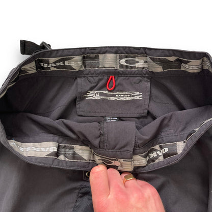 2008 Oakley Cargo Shorts (L) | Default Title, Multicoloured