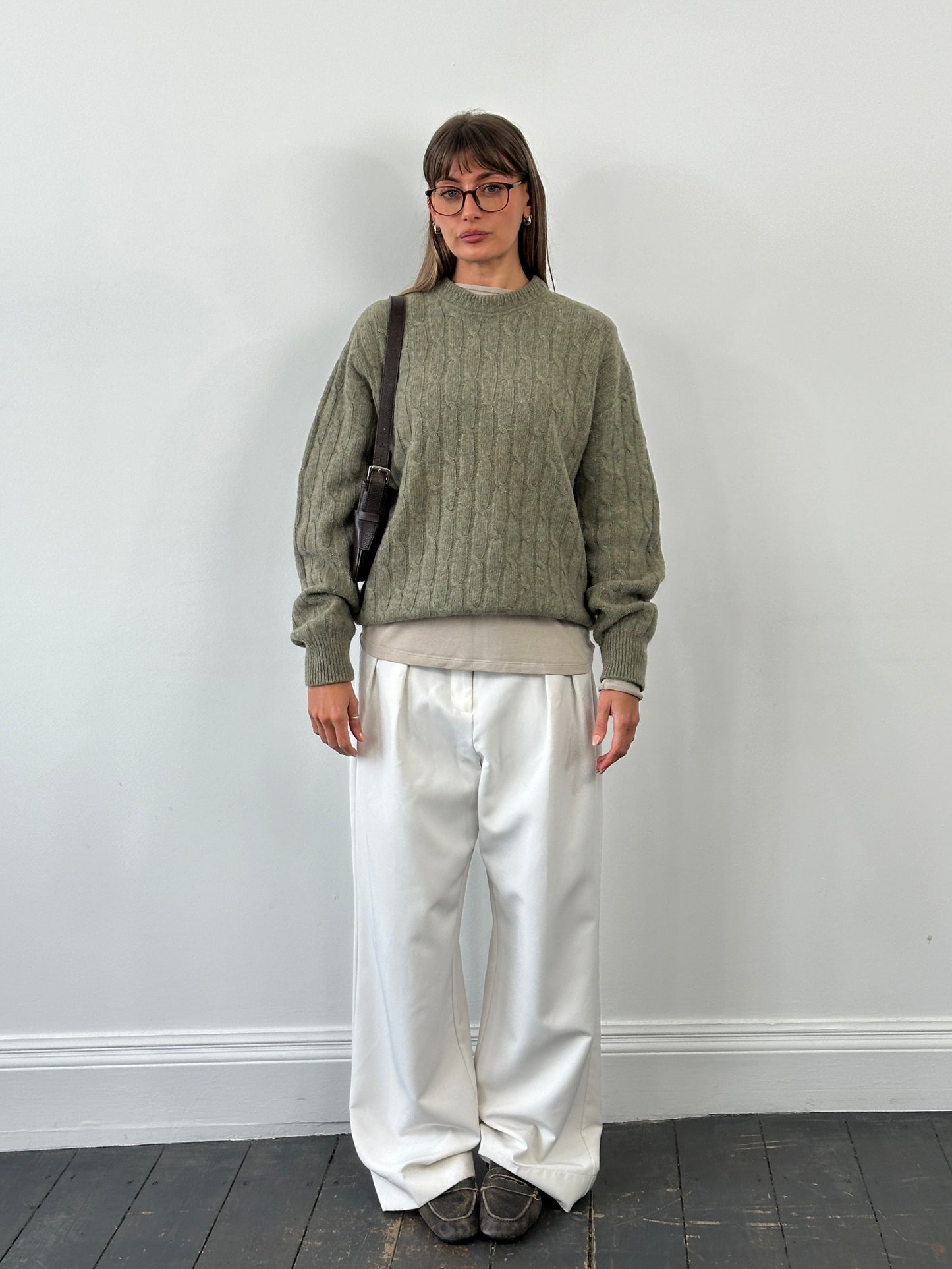 Vintage Italian 1990s wool knitted jumper in XL, featuring classic knit pattern and cozy, retro style.