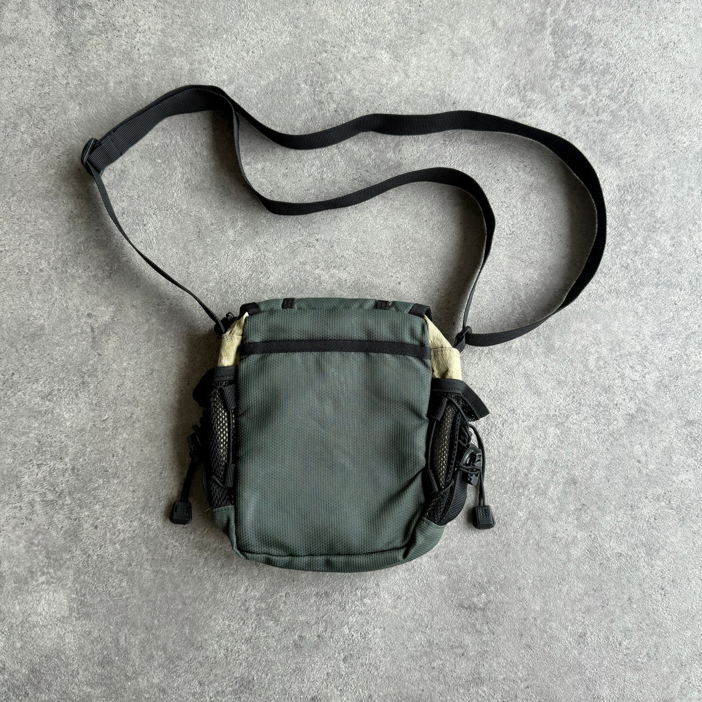 Nike 1990s cross body technical utility bag (10”x8”)