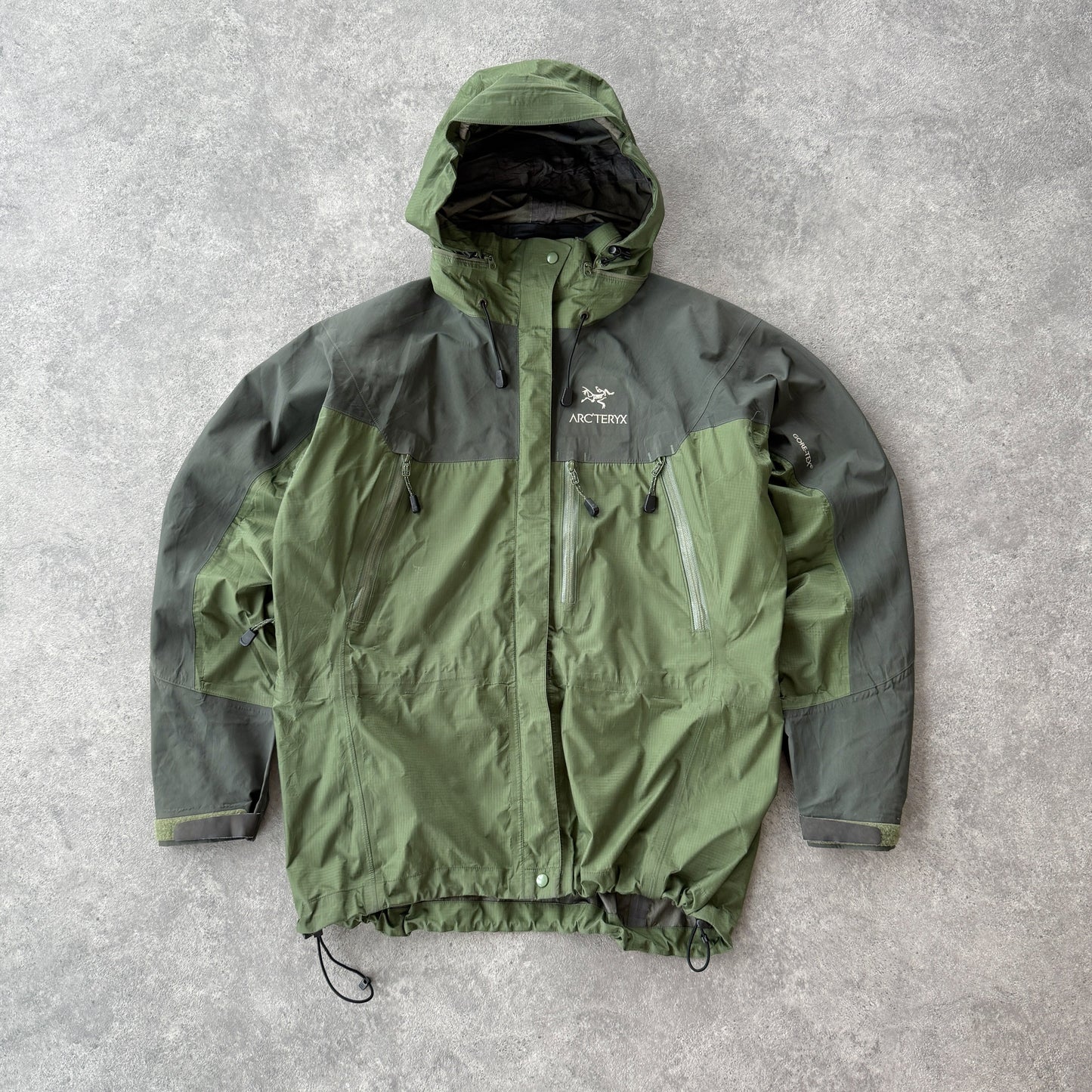 Arc’teryx 2003 Theta AR Gore-tex technical shell jacket (L)