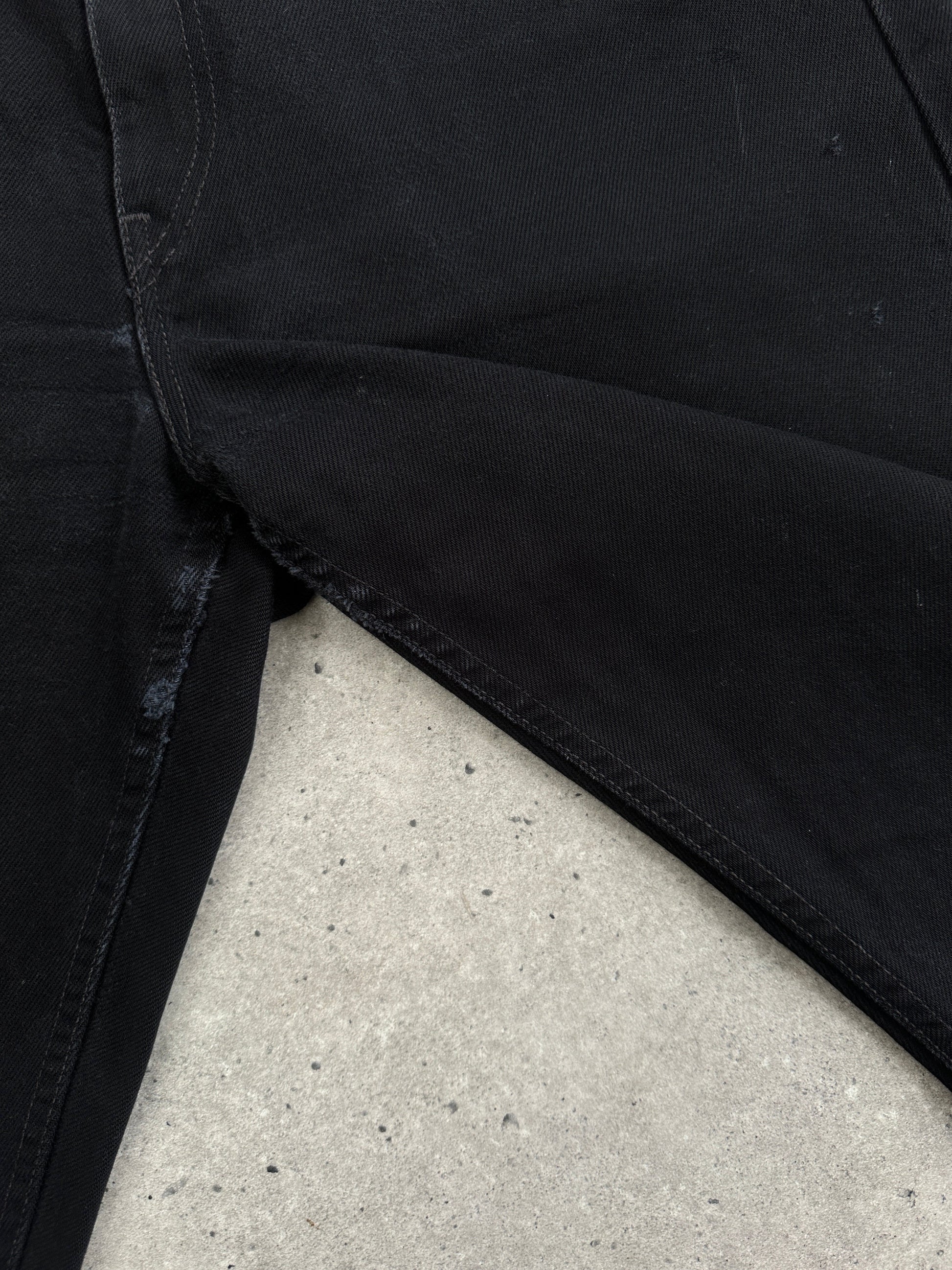 Levi’s 521 tapered straight leg denim jeans in W31, showing classic blue denim fabric and fitted cut on a hanger.