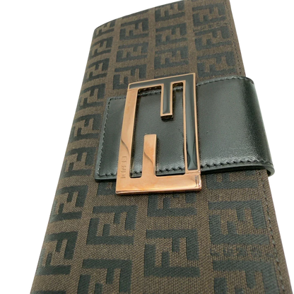 https://cdn.shopify.com/s/files/1/0564/9376/8855/files/Fendi_Geldbeutel_langlich_im_Zucca_Muster_dunkelbraun_6.webp?v=1783511880