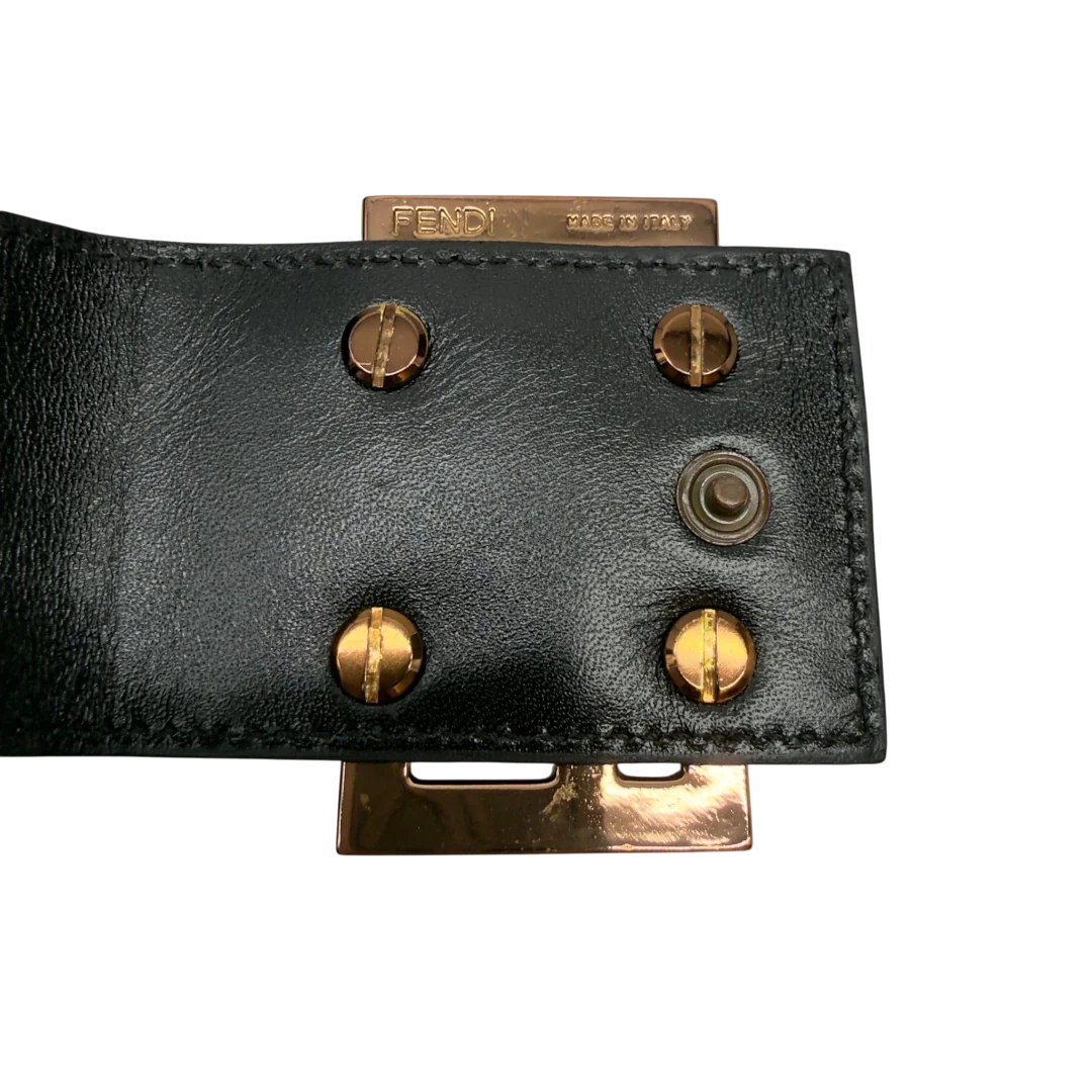 https://cdn.shopify.com/s/files/1/0564/9376/8855/files/Fendi_Geldbeutel_langlich_im_Zucca_Muster_dunkelbraun_8.webp?v=1783511880