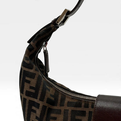 https://cdn.shopify.com/s/files/1/0564/9376/8855/files/Fendi_Handtasche_Croissant_braun_vintage_FF_handbag_9896.webp?v=1765449522