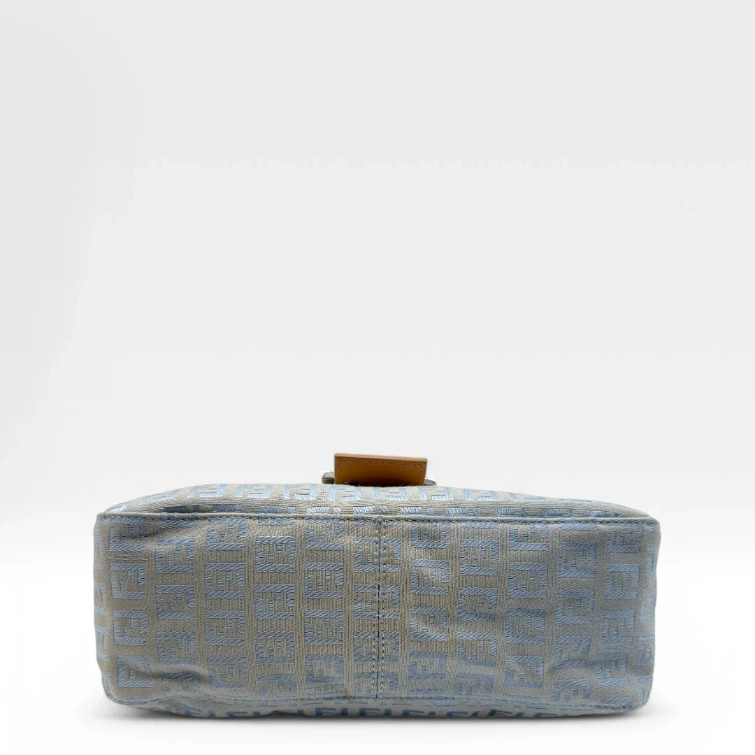 https://cdn.shopify.com/s/files/1/0564/9376/8855/files/Fendi_Handtasche_Mamma_Baguette_monogram_babyblau_vintage_luxury_FF_handbag_2561.webp?v=1743622053