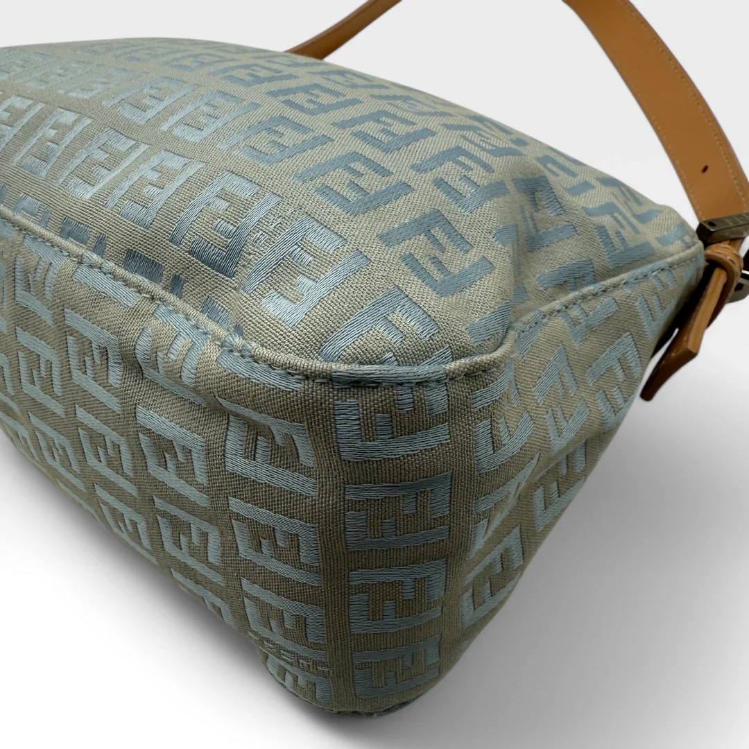 https://cdn.shopify.com/s/files/1/0564/9376/8855/files/Fendi_Handtasche_Mamma_Baguette_monogram_babyblau_vintage_luxury_FF_handbag_2565.webp?v=1743622053