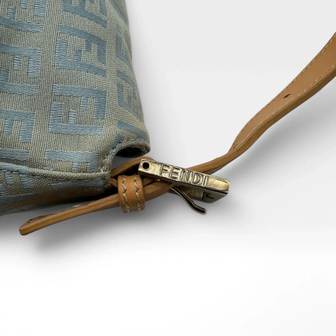 https://cdn.shopify.com/s/files/1/0564/9376/8855/files/Fendi_Handtasche_Mamma_Baguette_monogram_babyblau_vintage_luxury_FF_handbag_2568.webp?v=1743622053
