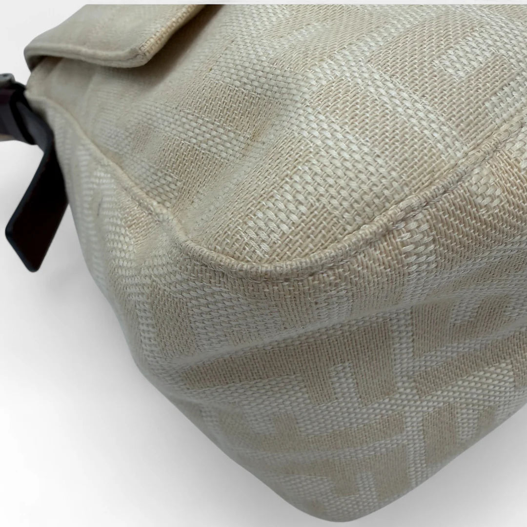 https://cdn.shopify.com/s/files/1/0564/9376/8855/files/Fendi_Handtasche_Mamma_Baguette_monogram_beige_vintage_FF_handbag8609.webp?v=1760007784